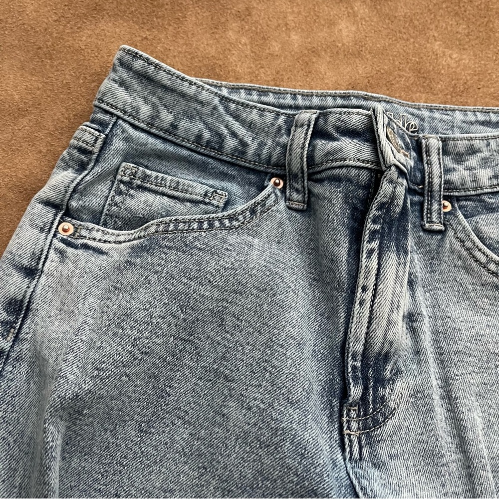 Wild Fable High Rise Mom Jeans Light Wash Size 2 - Picture 6 of 16